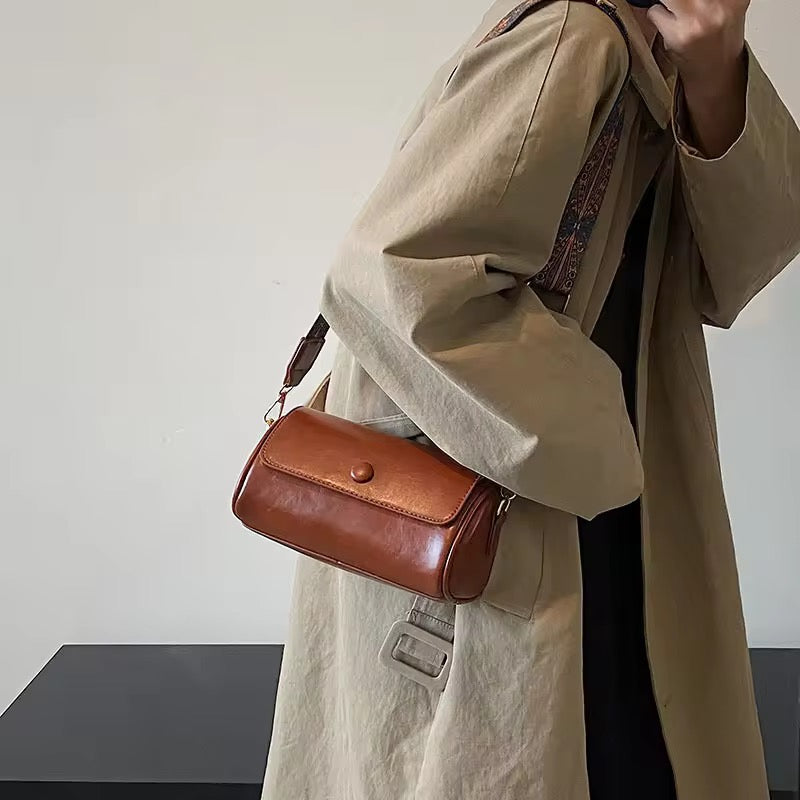 Cylindrical handbag