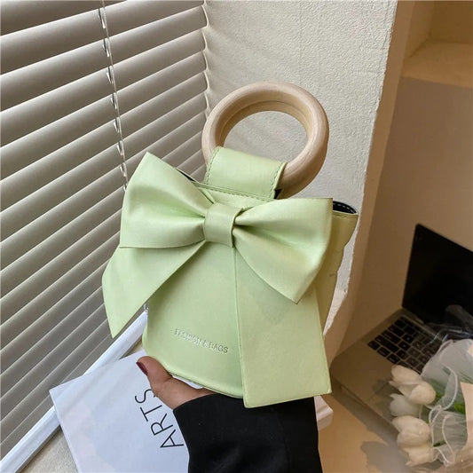 Broad Bow Bag