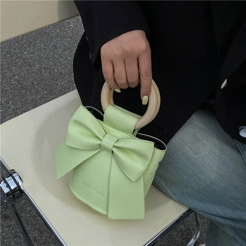 Broad Bow Bag
